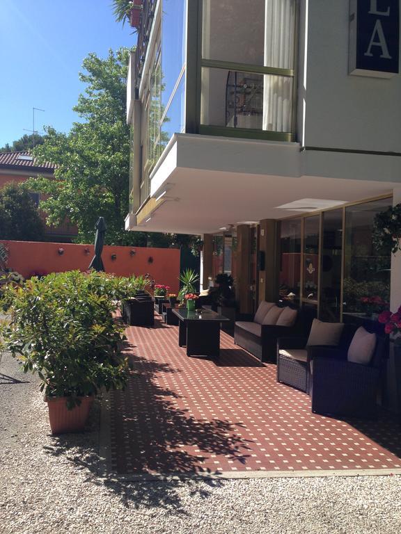 Hotel Mirella Rimini Exteriör bild